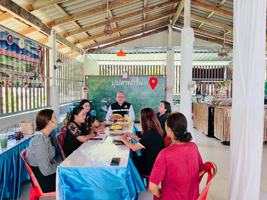 ลงพื้นที่ในอำเภอคุระบุรี จังหวัดพังงา จำนวน 2 ราย.ตรวจเยี่ยมสถานที่ทำ ผลิตภัณฑ์แปรรูปจากกาบหมาก ผลิตภัณฑ์แปรรูปจากปลาช่อนทะเล